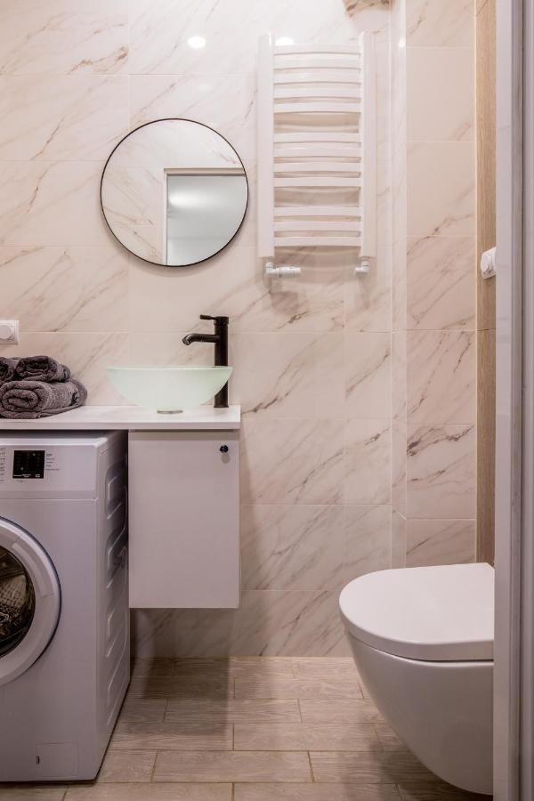 Nowoczesny Apartament Glamour Lodz Z Prysznicem Posrodku - Dostep Na Kod, Parking Exterior foto